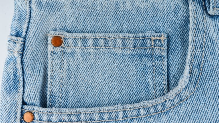 Pessoas estão surpresas ao descobrir para que servem os pequenos bolsos das calças jeans