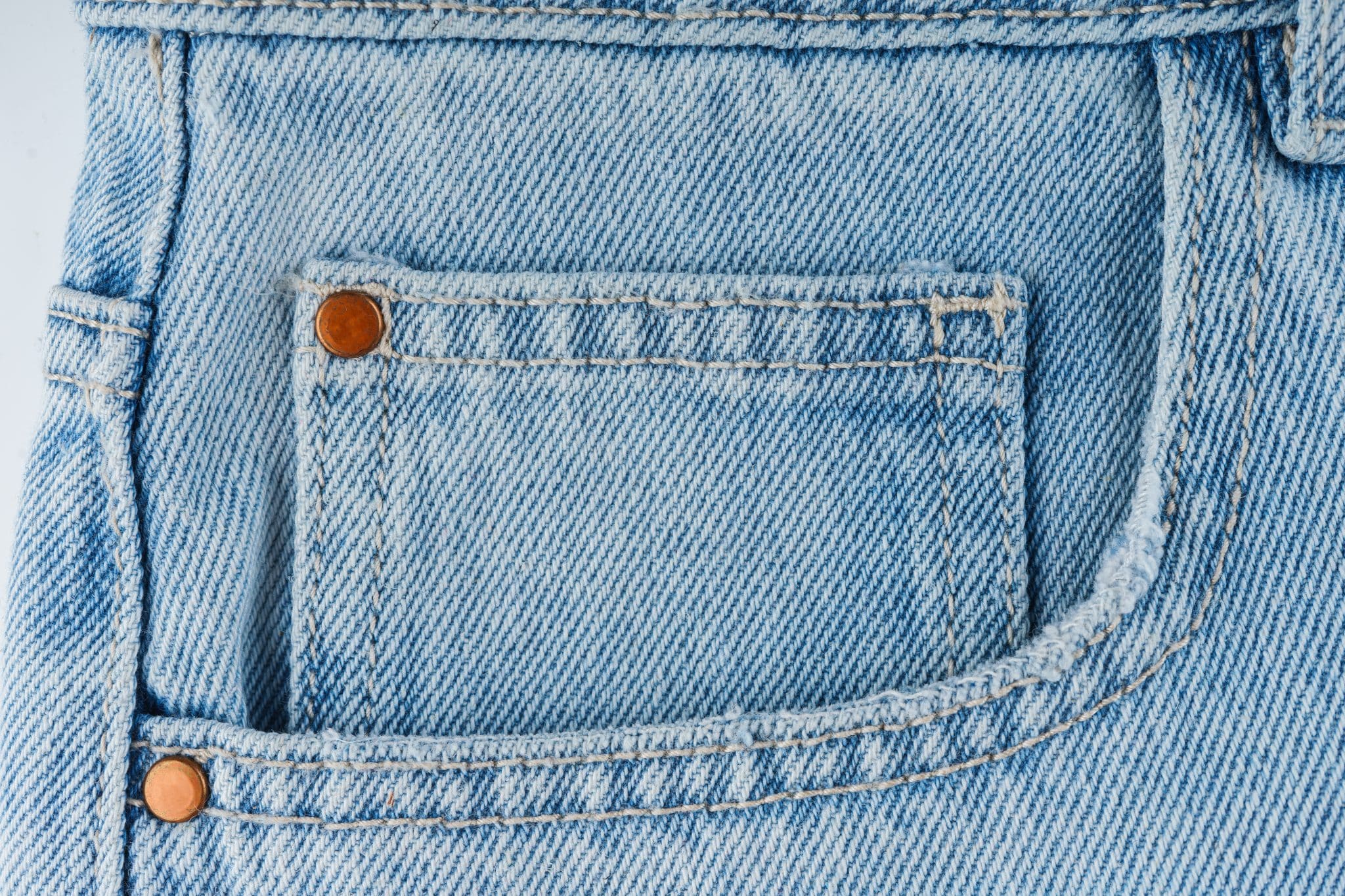 Pessoas estão surpresas ao descobrir para que servem os pequenos bolsos das calças jeans