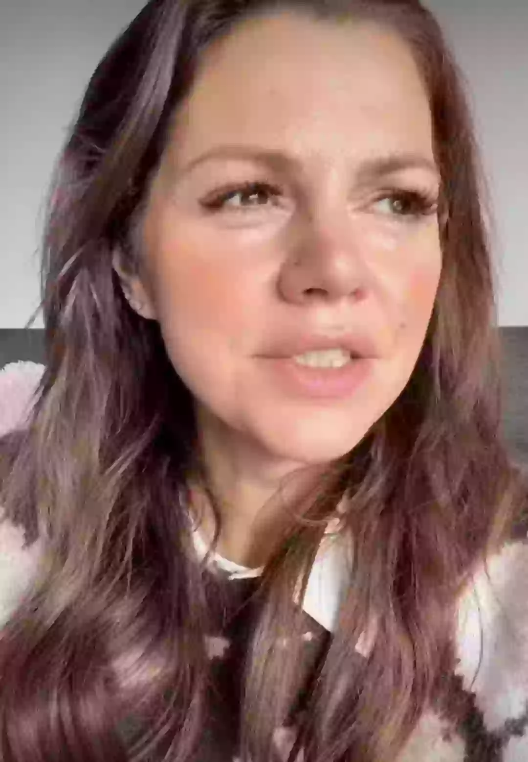 Camilla tem documentado sua jornada contra o câncer nas redes sociais (TikTok/camilla.chapman).Camilla tem documentado sua jornada contra o câncer nas redes sociais (TikTok:camilla.chapman)
