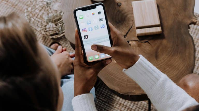 Como fazer a bateria do celular durar o dobro sem instalar nenhum aplicativo