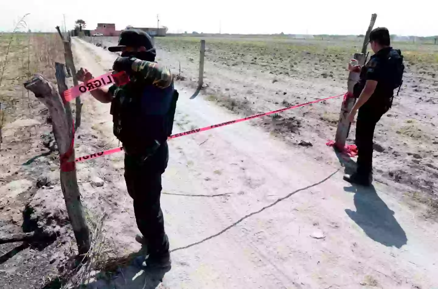 Dentro de 'campo de extermínio' de cartel de drogas descoberto no México, fotos perturbadoras revelam horrores