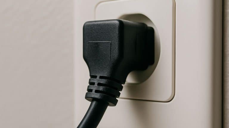 Descubra qual eletrodoméstico continua consumindo mais energia, mesmo desligado