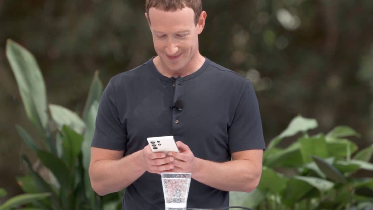 Mark Zuckerberg deu 10 anos e este aparelho vai substituí-los