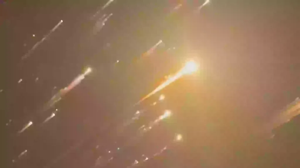 Momento aterrorizante em que foguete da SpaceX de Elon Musk explode e despenca em direção à Terra