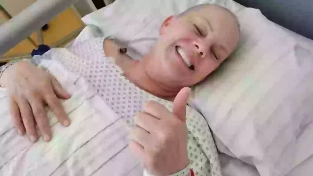 Mulher com câncer de cólon em estágio 4 fala sobre sintoma importante que não envolvia o intestino