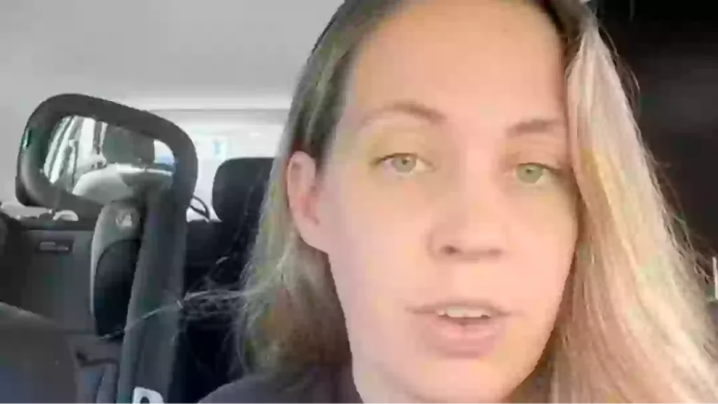 Mulher de 33 anos revela os sintomas que gostaria que não tivessem sido ignorados antes de ser diagnosticada com um câncer fatal