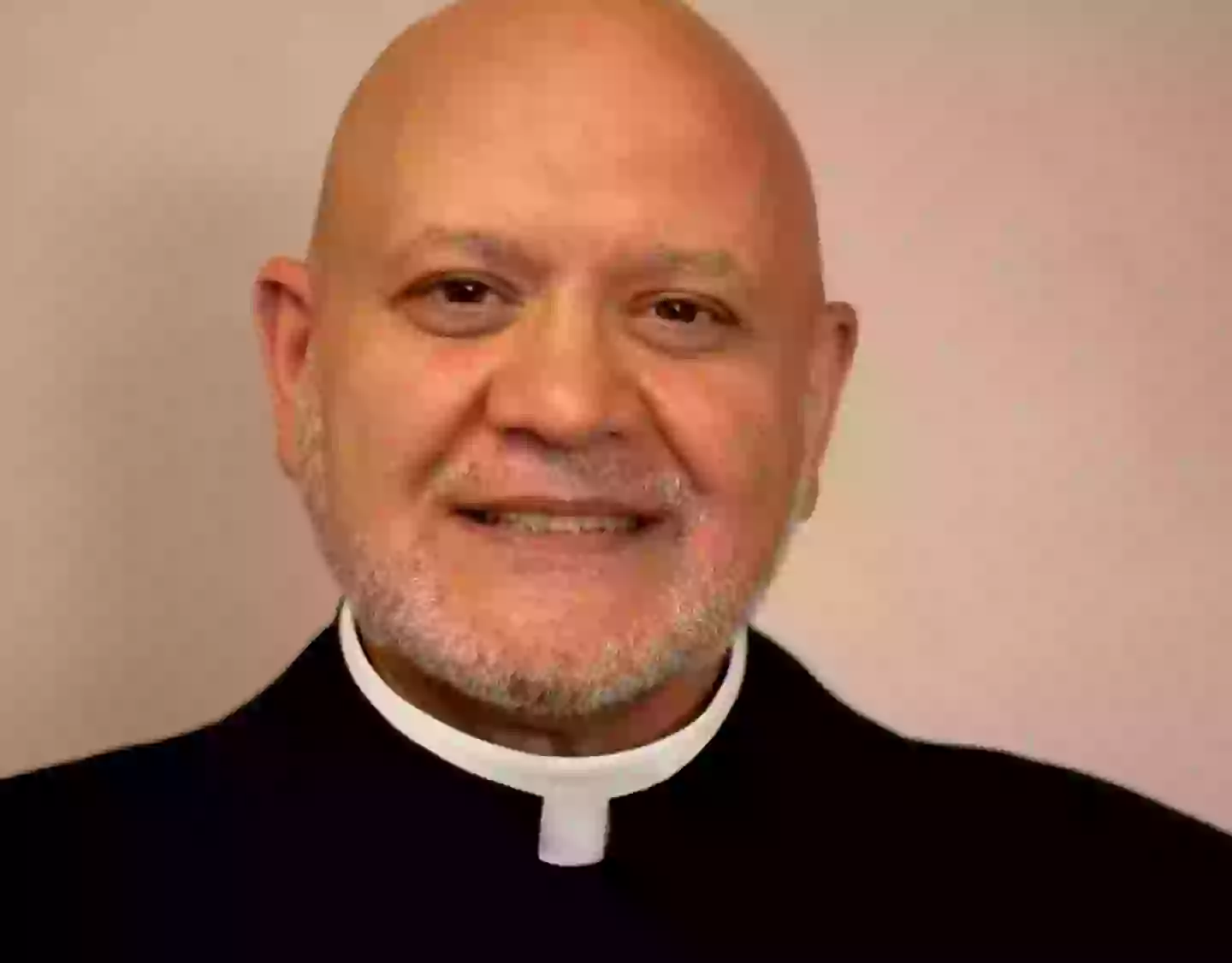 O padre Carlos Martins trabalha com exorcismos há 20 anos.