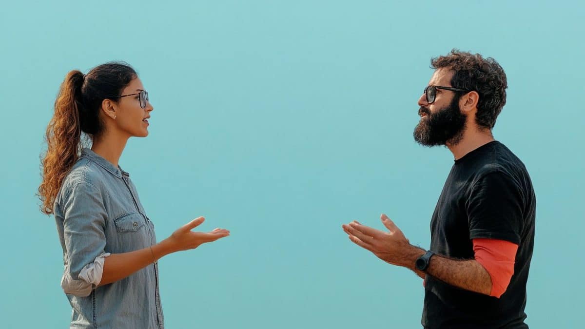 O que significa quando uma pessoa fala muito e sem parar, segundo a psicologia?