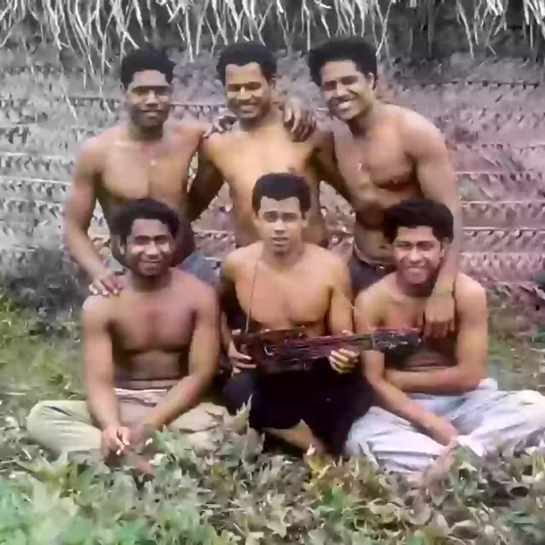 Os meninos até fizeram seus próprios instrumentos musicais (John Carnemolla).