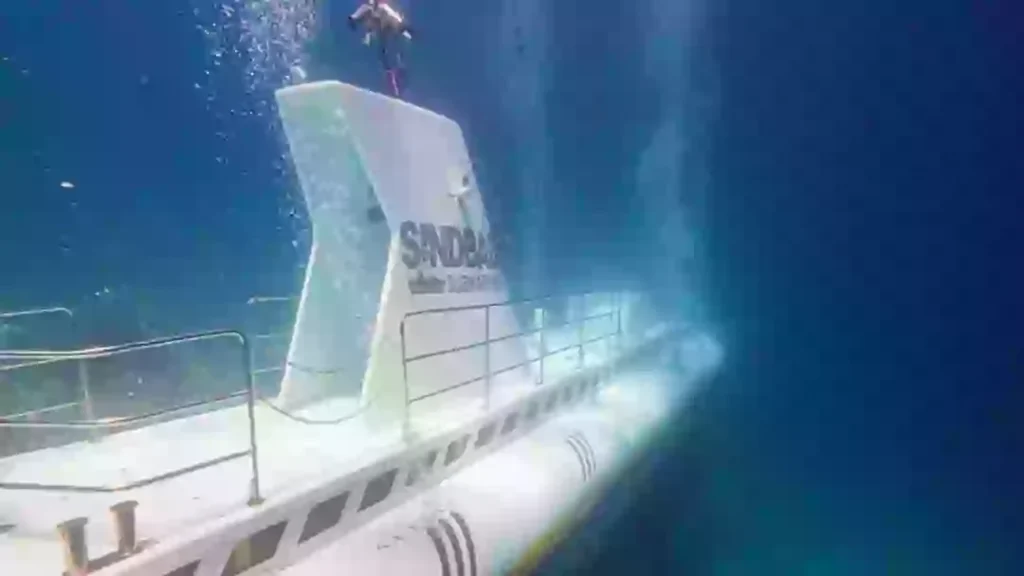 Submarino turístico afunda no Mar Vermelho, matando pelo menos 6 pessoas