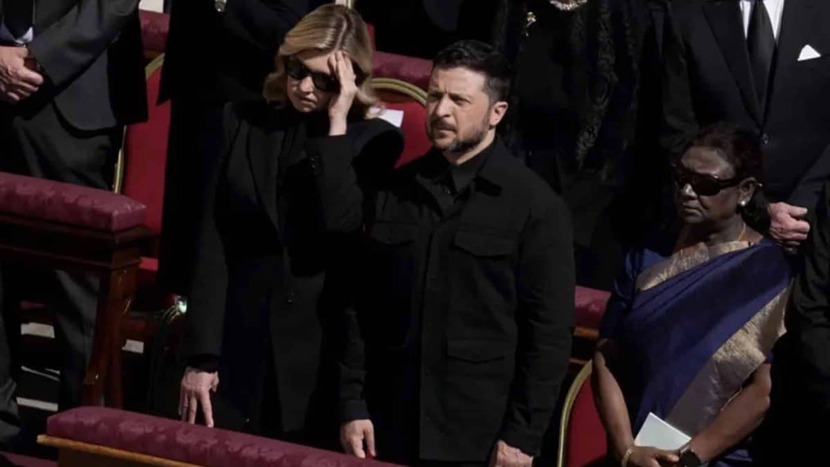 A razão pela qual Volodymyr Zelenskyy não usou terno no funeral do Papa Francisco