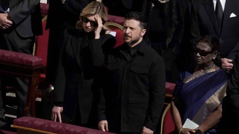 A razão pela qual Volodymyr Zelenskyy não usou terno no funeral do Papa Francisco