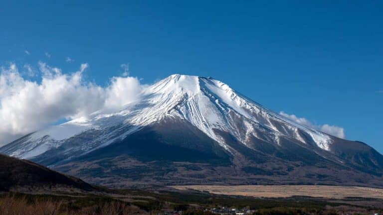 Alpinista precisa ser resgatado do Monte Fuji duas vezes em uma semana após cometer erro ridículo
