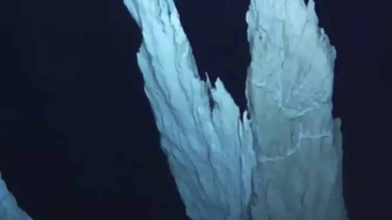'Cidade Perdida' encontrada nas profundezas do Oceano Atlântico é diferente de tudo que já foi visto na Terra