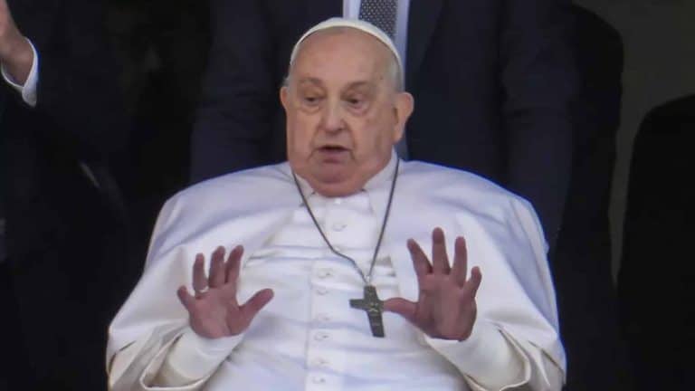 Comovente gesto final do Papa Francisco para enfermeira antes da morte, enquanto últimas palavras são reveladas