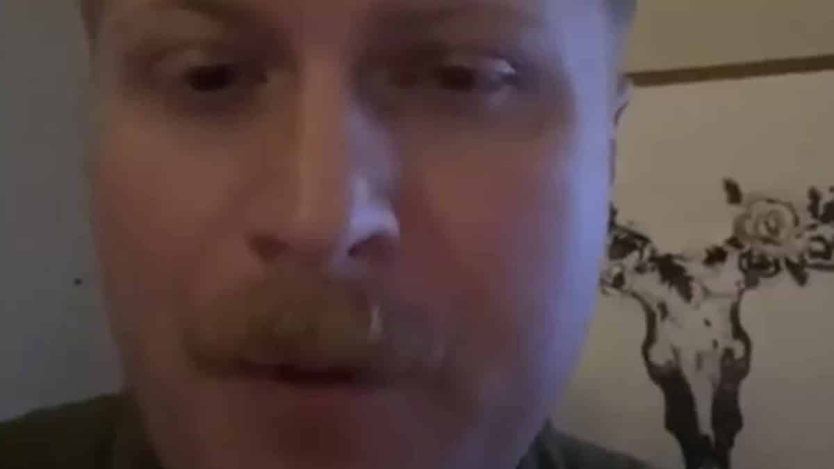 Homem comprou um roteador de $ 15 em um bazar e descobriu segredos obscuros de um milionário
