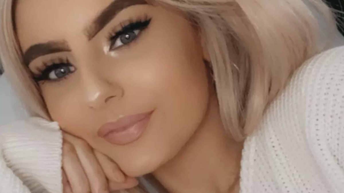 Mãe de jovem de 19 anos que morreu após médicos ignorarem sinais de câncer revela primeiro sintoma que ela teve