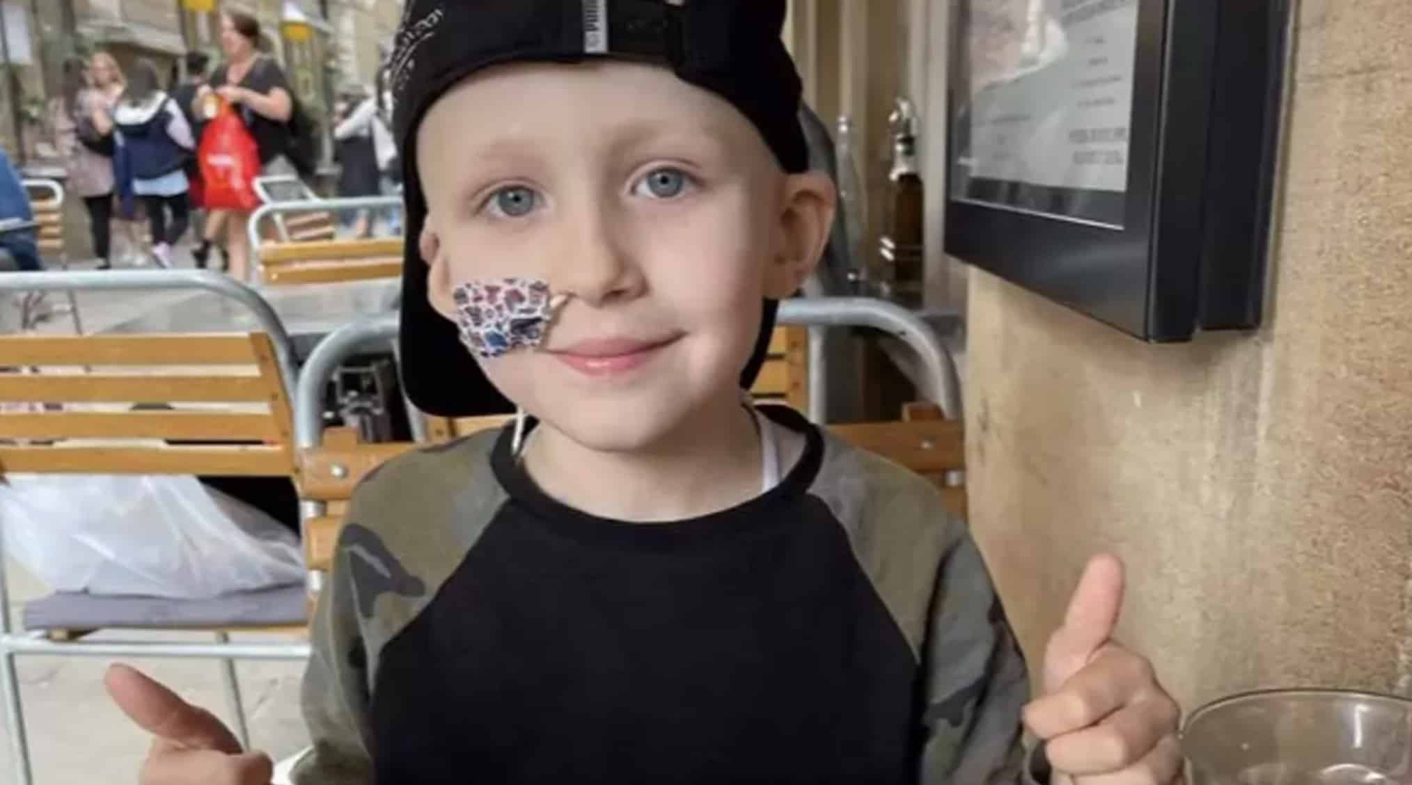 Menino de 6 anos morre após apresentar sintomaa comum que afeta quase toda criança Menino de 6 anos morre após apresentar sintoma comum que afeta quase toda criança