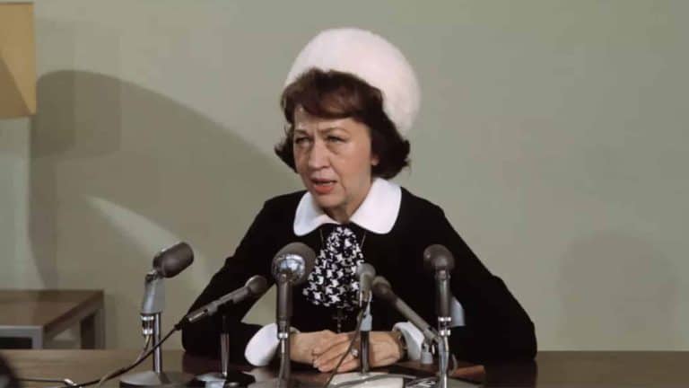 Mulher que 'previu' o 11 de setembro e o assassinato de JFK fez um alerta assustador sobre 2025