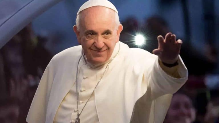 Por que as mulheres não são elegíveis para se tornarem o próximo Papa?