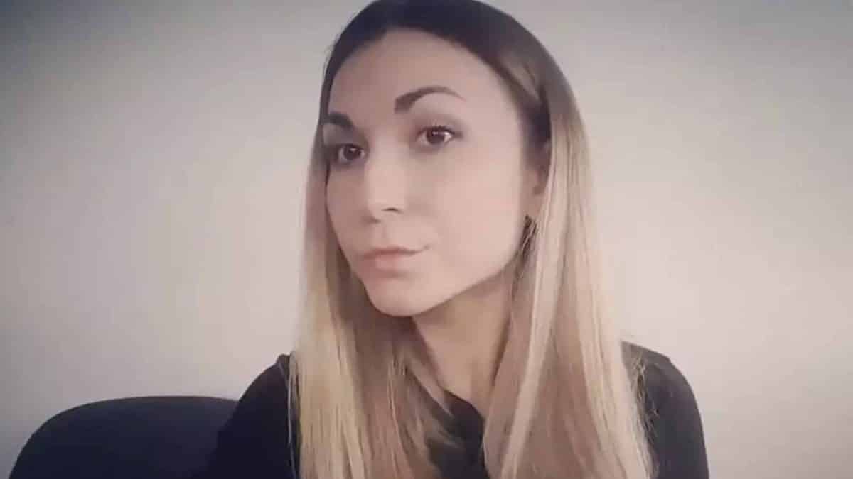 Rússia devolve corpo de jornalista ucraniana sem 'órgãos internos', deixando população indignada com alegações de tortura