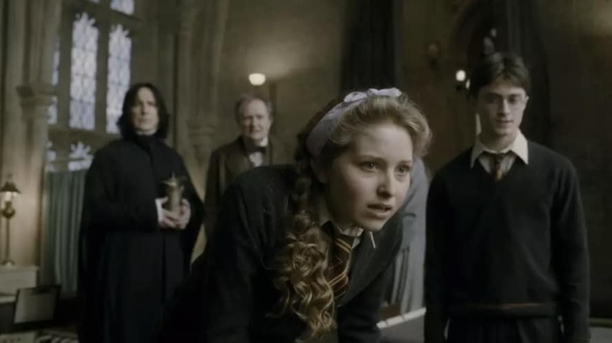 Estrela de Harry Potter que criou um OnlyFans para 'sair das dívidas' revela os pedidos mais perturbadores que já recebeu A estrela interpretou Lavender Brown nos filmes (Warner Bros.).