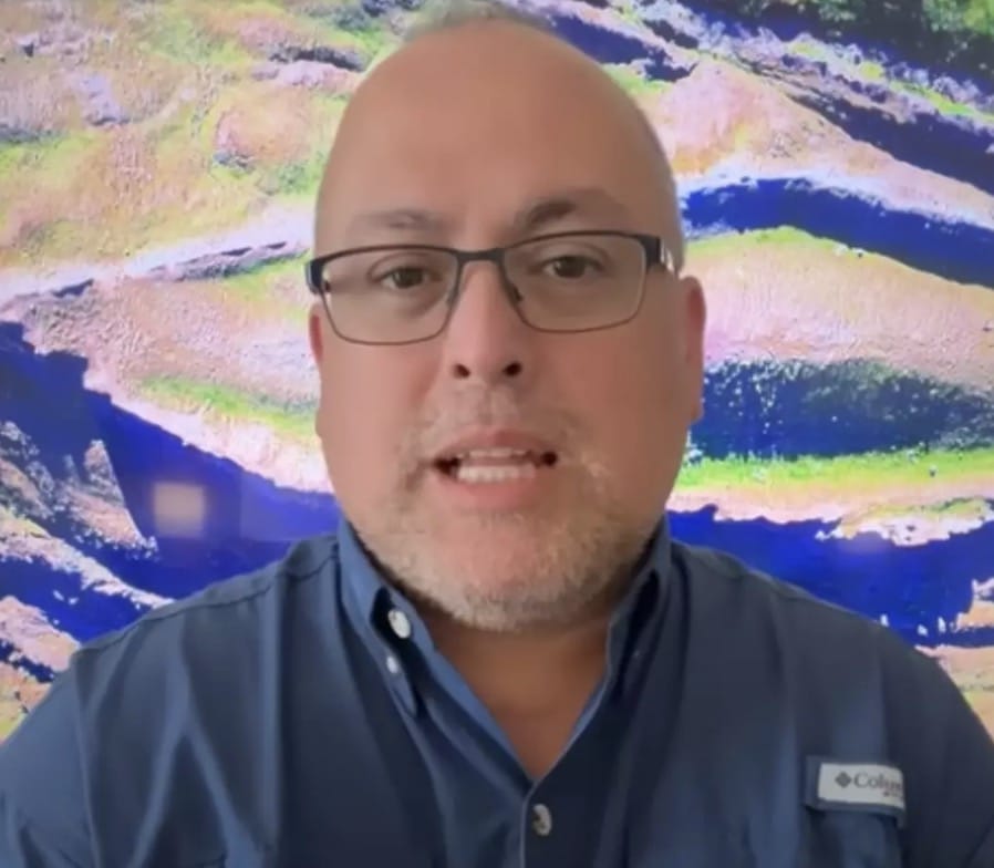 Cientistas afirmam ter encontrado a localização exata da Arca de Noé, com novos exames revelando detalhes 'inesperados' Andrew Jones está convencido de que as varreduras provam que é a arca (CBN News/YouTube)