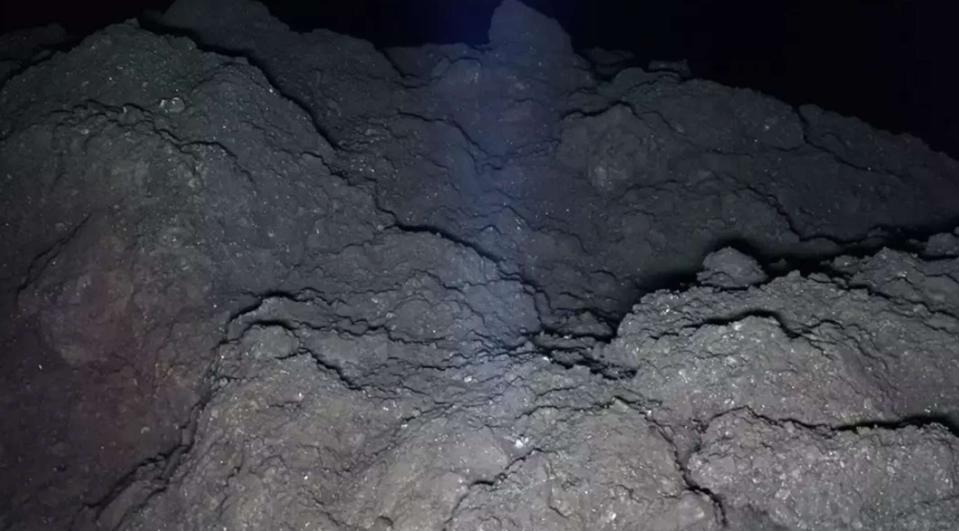 As pessoas estão assustadas pela mesma razão após ver foto impressionante de asteroide no espaço As pessoas estão assustadas pela mesma razão após ver foto impressionante de asteroide no espaço