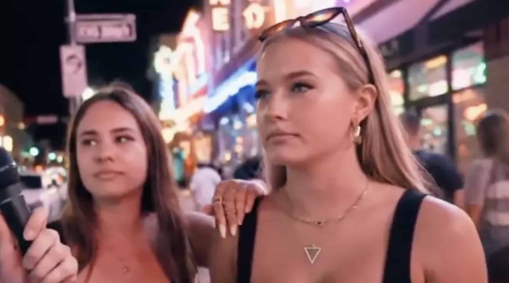 Entrevista de rua com duas garotas saindo da balada está assustando seriamente as pessoas Entrevista de rua com duas garotas saindo da balada está assustando seriamente as pessoas