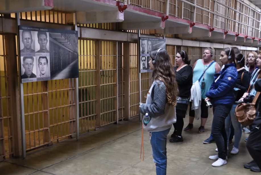 Por que a prisão mais famosa dos EUA foi fechada e agora Trump quer reabri-la? Hoje museu, Alcatraz atrai aproximadamente 1,5 milhão de turistas anualmente.