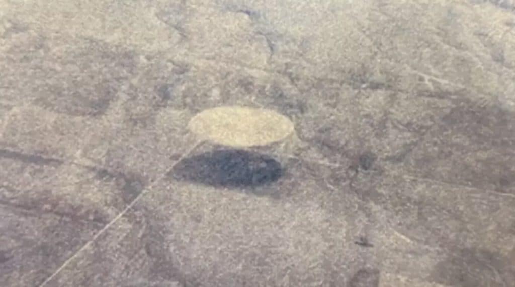 Imagem recém-divulgada afirma mostrar ‘OVNI de 300 metros de largura’, mas pessoas acham que encontraram um erro constrangedor