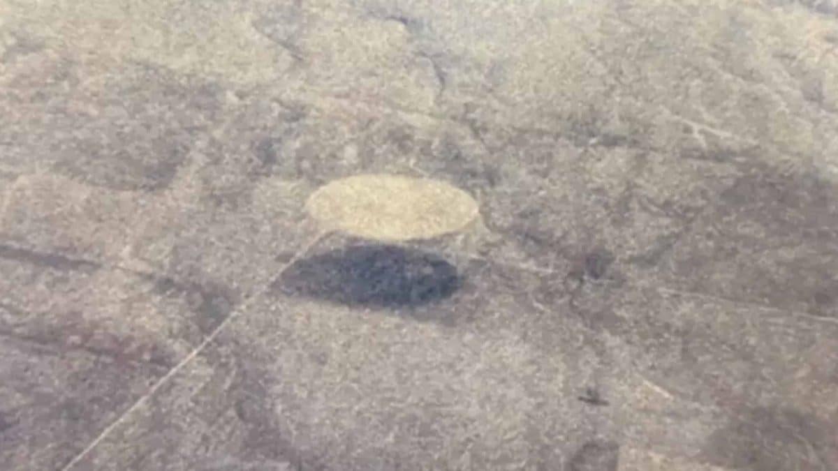 Imagem recém-divulgada afirma mostrar 'OVNI de 300 metros de largura', mas pessoas acham que encontraram um erro constrangedor