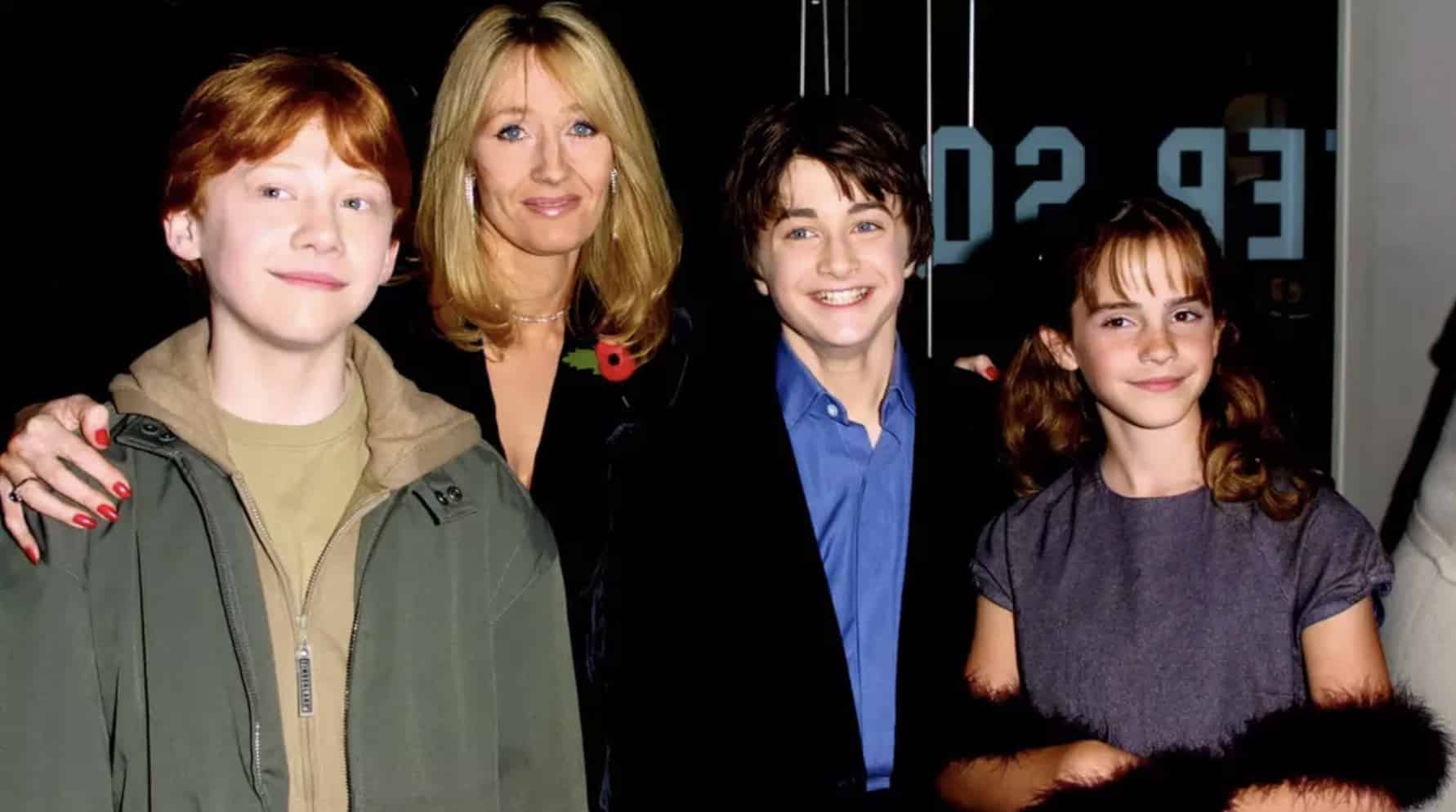 JK Rowling quebra silêncio sobre novo trio de Harry Potter e diz que 'nunca perdoará' Emma Watson e Daniel Radcliffe JK Rowling quebra silêncio sobre novo trio de Harry Potter e diz que 'nunca perdoará' Emma Watson e Daniel Radcliffe