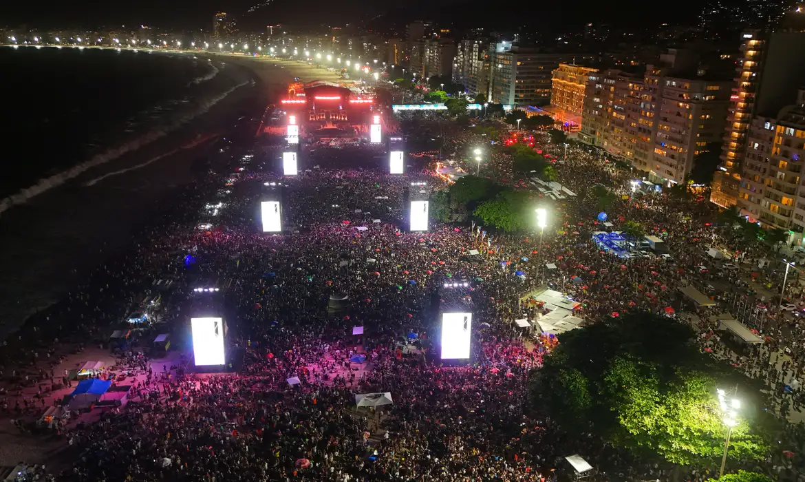 Polícia confirma plano de 'ataque com bomba' em show de Lady Gaga que teve público de 2 milhões no RJ Mais de 2 milhões de pessoas lotaram Copacabana