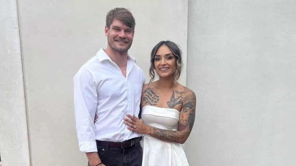 Mulher fica devastada após marido tirar a própria vida um dia depois de lua de mel 'perfeita' e enviar flores para ela após a morte