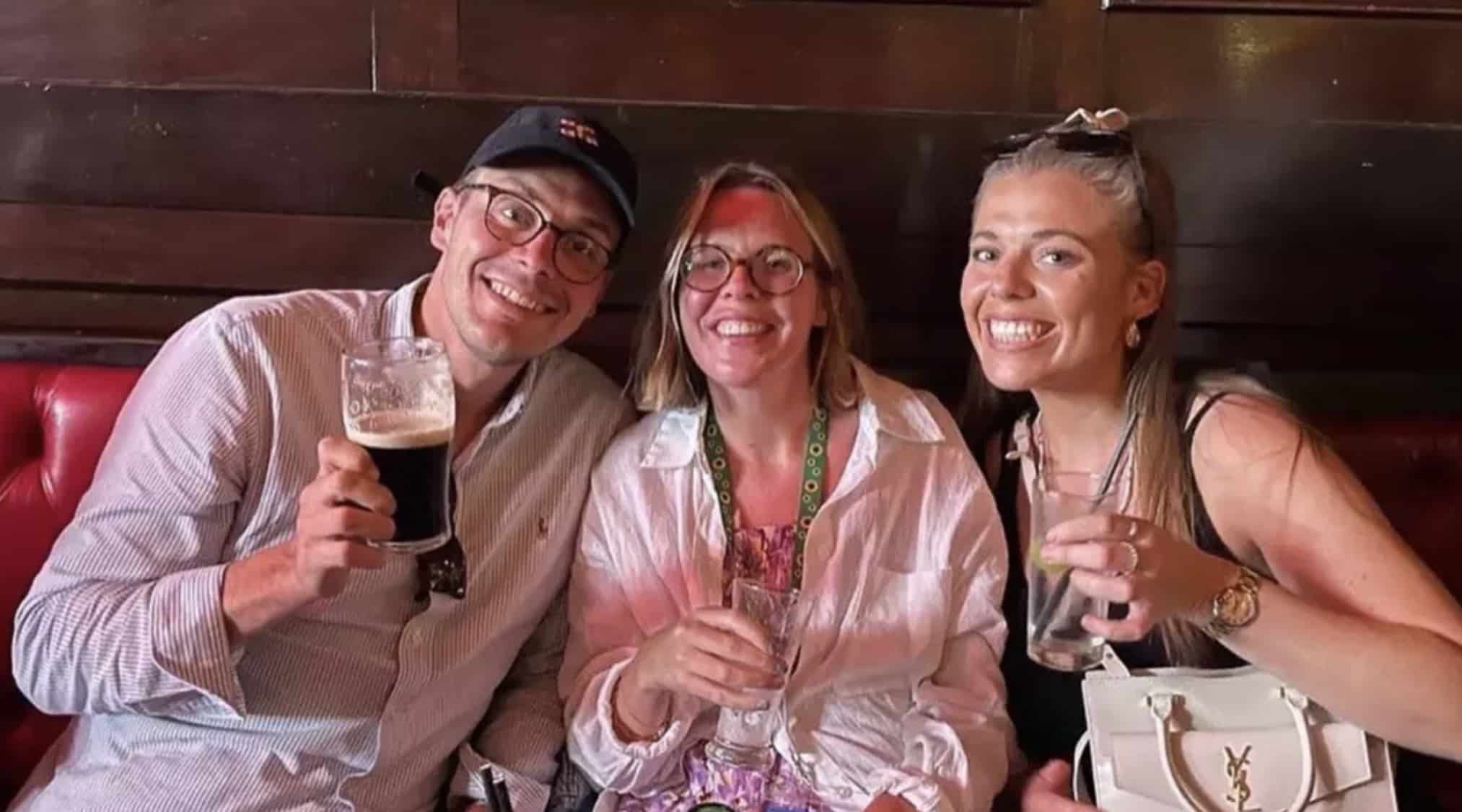 Mulher morre de demência aos 31 anos enquanto irmãos falam sobre sinais precoces de alerta Mulher morre de demência aos 31 anos enquanto irmãos falam sobre sinais precoces de alerta