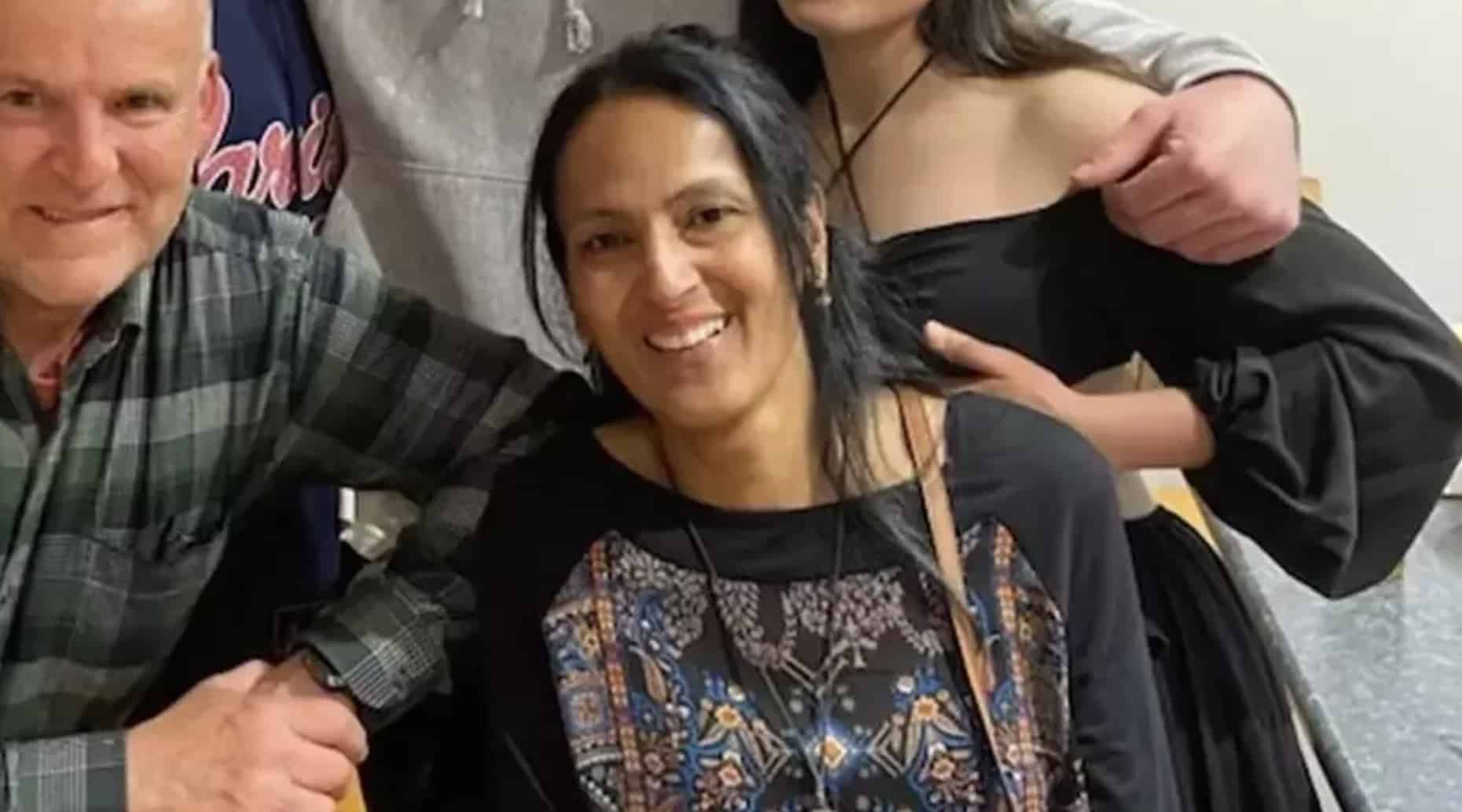 Mulher que achou que sintoma nas costas era apenas uma "lesão" é diagnosticada com câncer raro e mortal