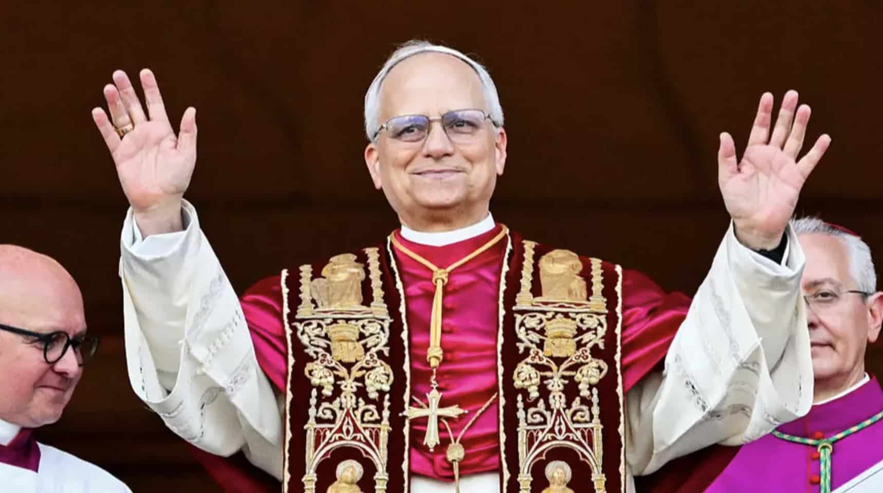 O novo Papa Leão XIV está viralizando devido ao seu diploma universitário surpreendente O novo Papa Leão XIV está viralizando devido ao seu diploma universitário surpreendente