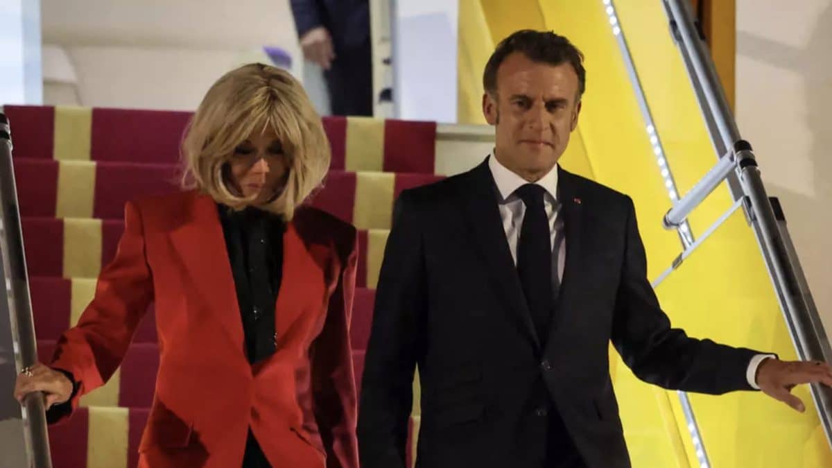 O presidente francês Macron explica o motivo pelo qual a esposa o "esbofeteou"