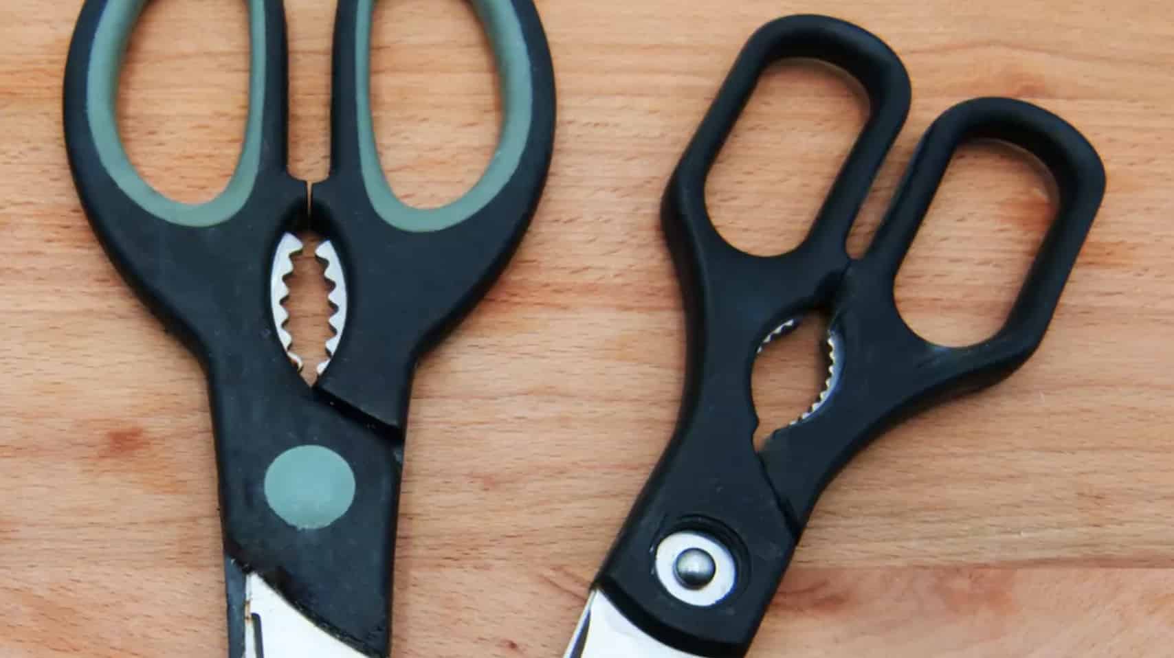 Para que serve a parte metálica entre as hastes da tesoura? Pessoas ficam impressionadas ao descobrir Para que serve a parte metálica entre as hastes da tesoura? Pessoas ficam impressionadas ao descobrir