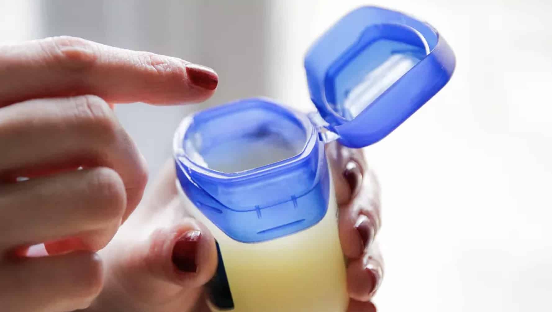 Pessoas chocadas ao descobrir de onde a Vaselina realmente vem Pessoas chocadas ao descobrir de onde a Vaselina realmente vem