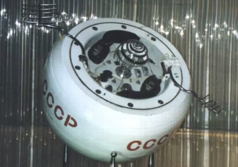 Especialistas emitem alerta que nave espacial de 500 quilos deve atingir a Terra esta semana, revelando onde ela pode colidir Uma réplica do satélite que deverá cair na Terra