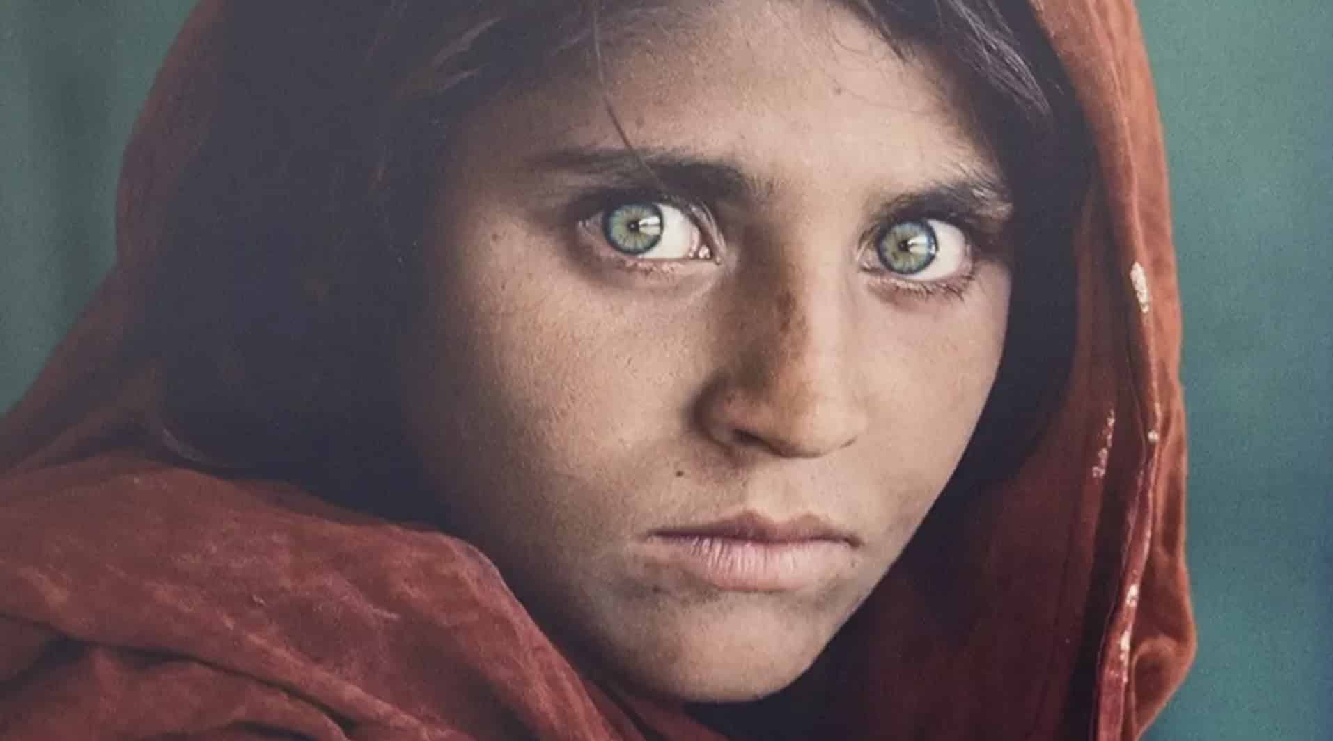 Pessoas estão apenas descobrindo a verdade comovente por trás da famosa foto da "menina afegã" — e isso vai mudar a maneira como você a vê para sempre. Pessoas estão apenas descobrindo a verdade comovente por trás da famosa foto da "menina afegã" — e isso vai mudar a maneira como você a vê para sempre.