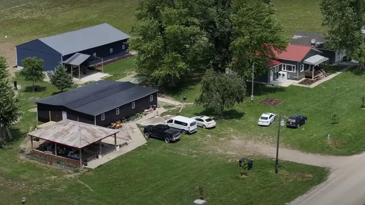 88 crianças foram retiradas de um acampamento de estudo bíblico como parte de uma chocante investigação de tráfico humano