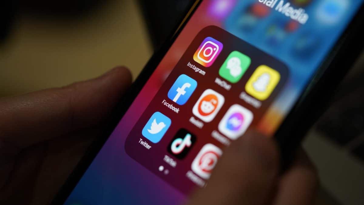 Alerta emitido após 16 bilhões de senhas de redes sociais vazarem no "maior vazamento de dados da história"
