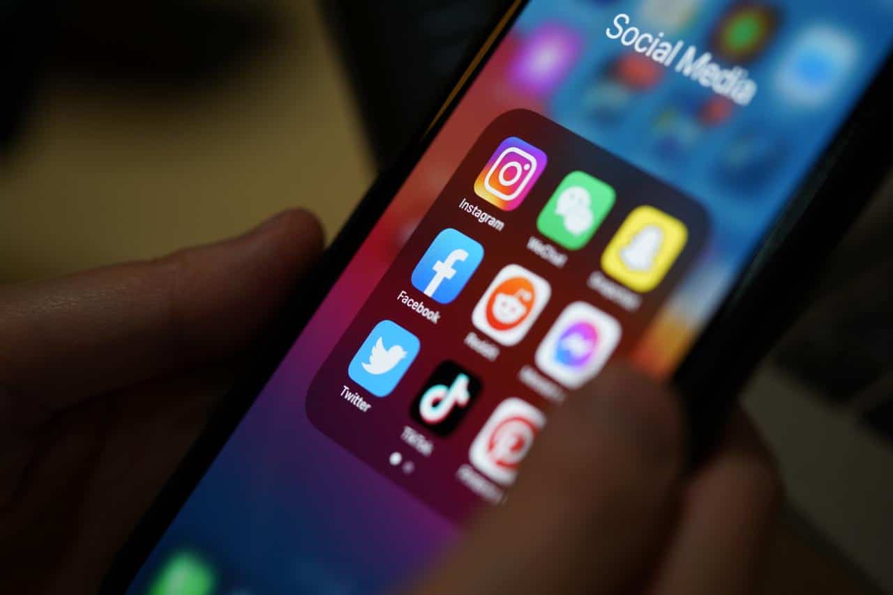 Alerta urgente emitido após 16 bilhões de senhas de redes sociais vazarem no "maior vazamento de dados da história" Alerta emitido após 16 bilhões de senhas de redes sociais vazarem no "maior vazamento de dados da história"