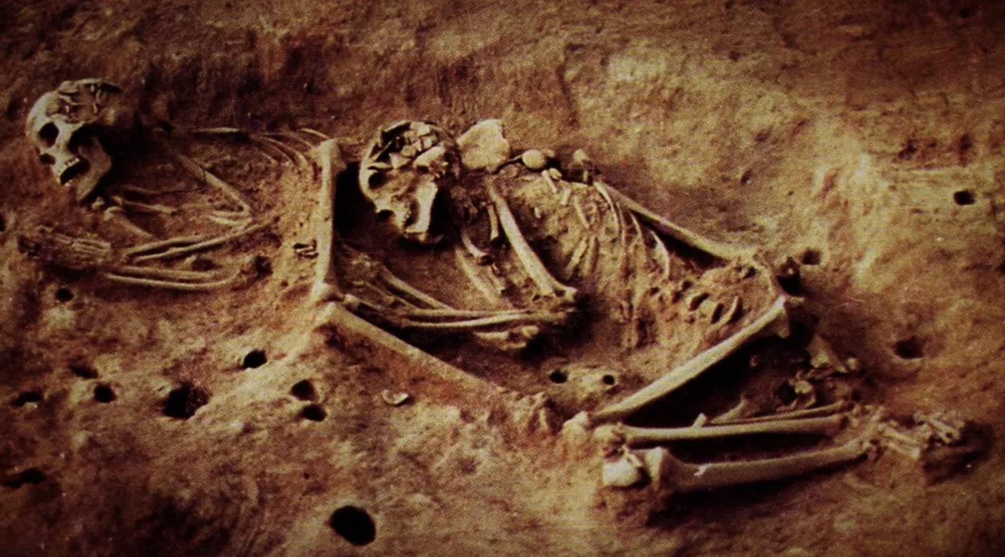 Arqueólogos descobrem esqueletos de 6.000 anos com DNA inexplicável que pode reescrever a história Arqueólogos descobrem esqueletos de 6.000 anos com DNA inexplicável que pode reescrever a história