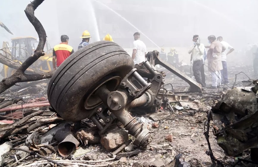 Especialista em aviação explica nova teoria sobre o que realmente deu errado no acidente da Air India, e detalhe não percebido 'muda tudo' As autoridades iniciaram uma investigação para descobrir a causa do acidente