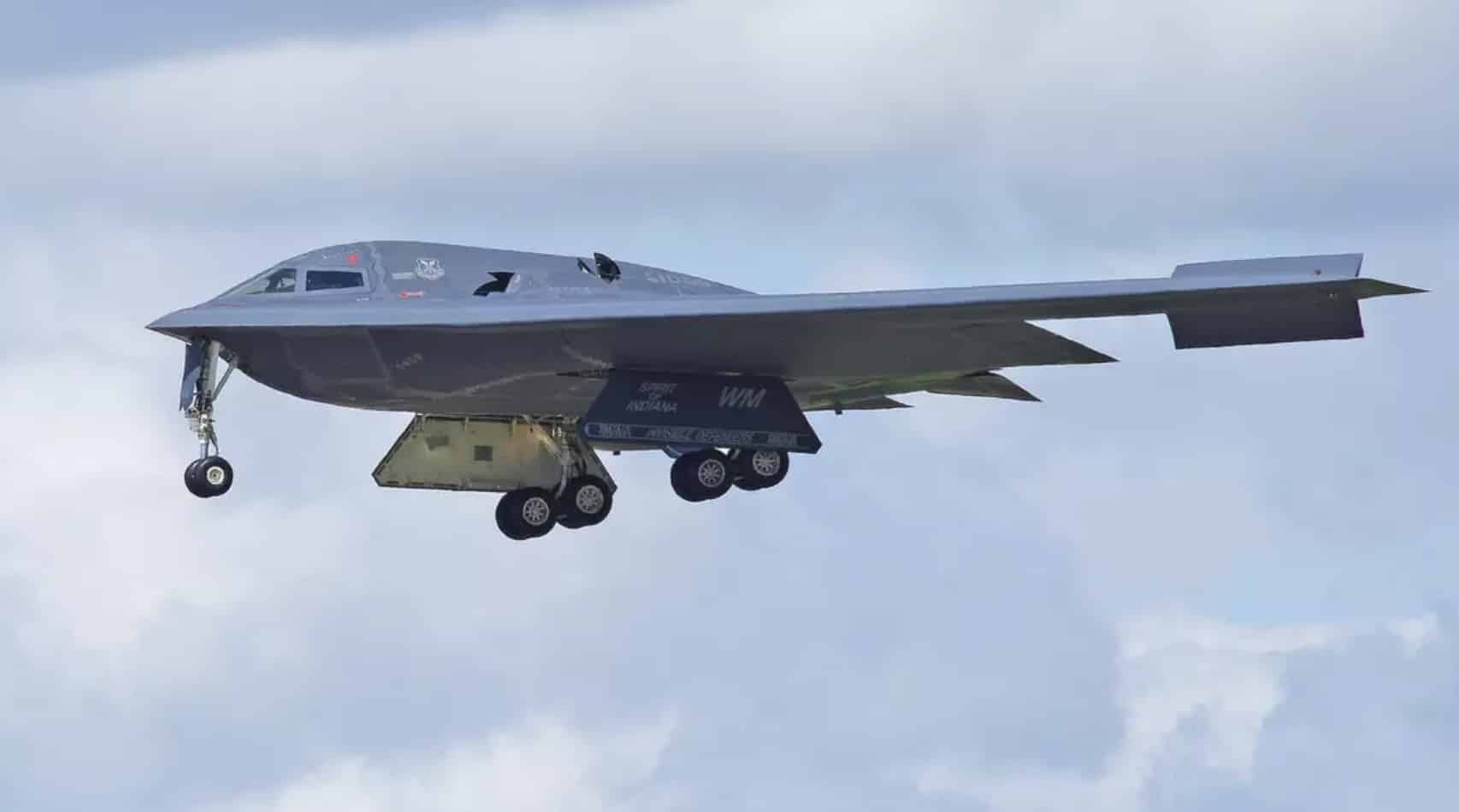 Por dentro de um bombardeiro furtivo dos EUA de US$ 2.100.000.000 feito de material "que absorve radar", tornando-o impossível de detectar B-2 Spirit