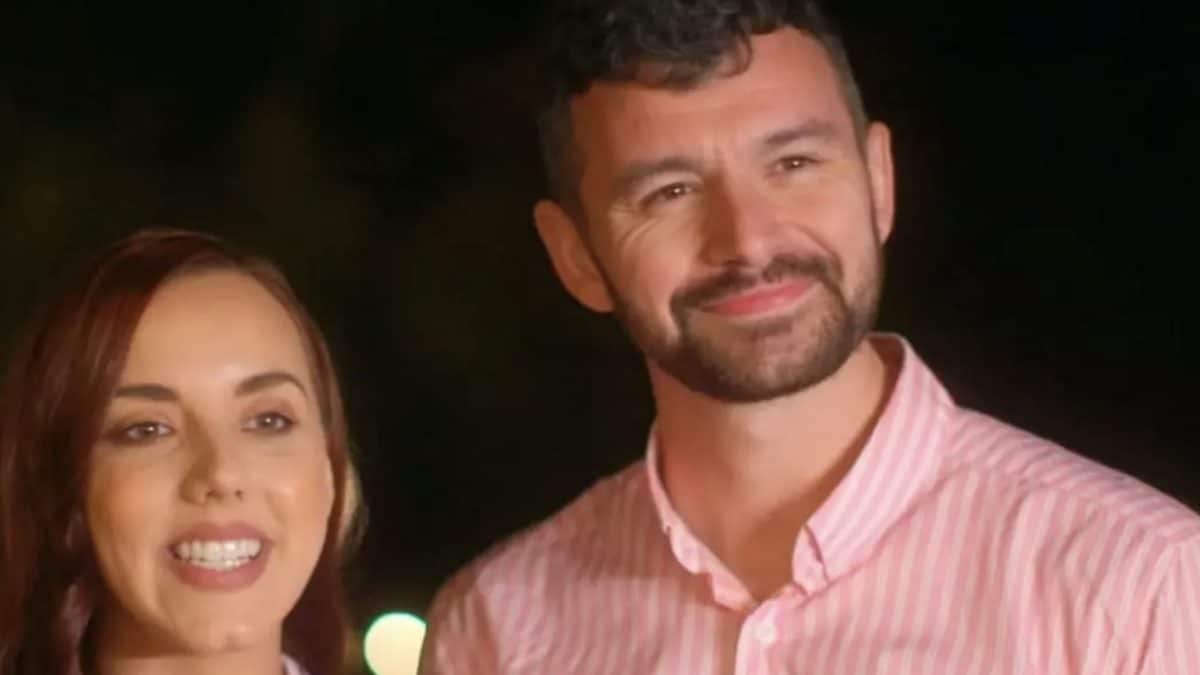 Casal swinger explica efeito "realmente estranho" que dormir com outras pessoas tem na vida sexual